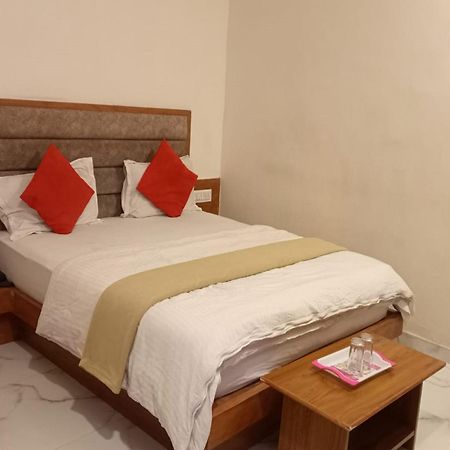 Hotel New Lake View Αχμπανταμπάντ Εξωτερικό φωτογραφία
